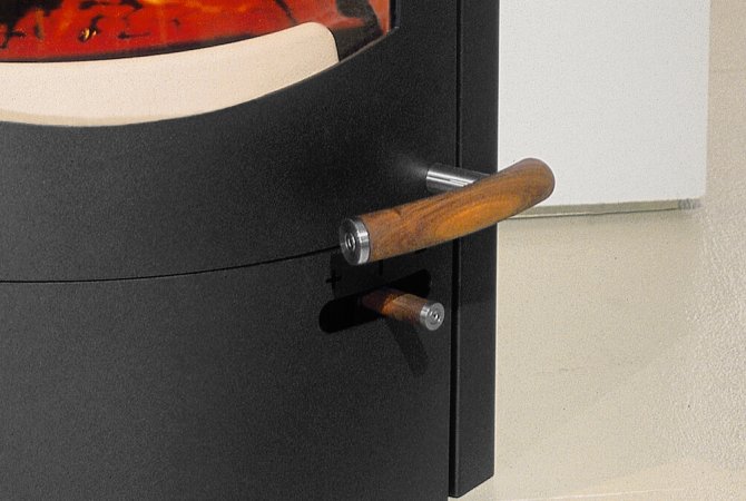 Koko Xtra detail view door handle and air regulator