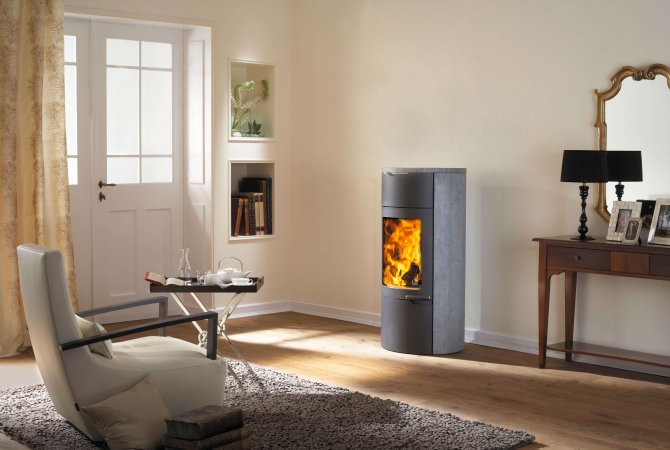 Uno Xtra stove ambiance photo with soapstone cladding