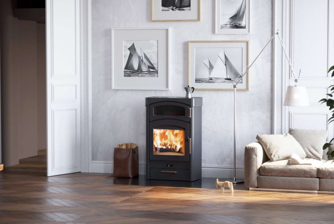 Pallas Back stove ambiance photo with steel cladding with wood drawer