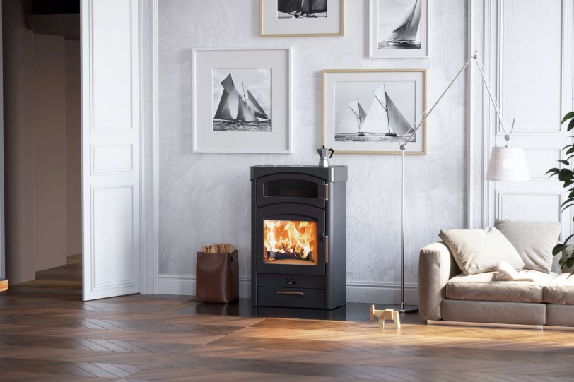 Pallas Back stove ambiance photo with steel cladding with wood drawer