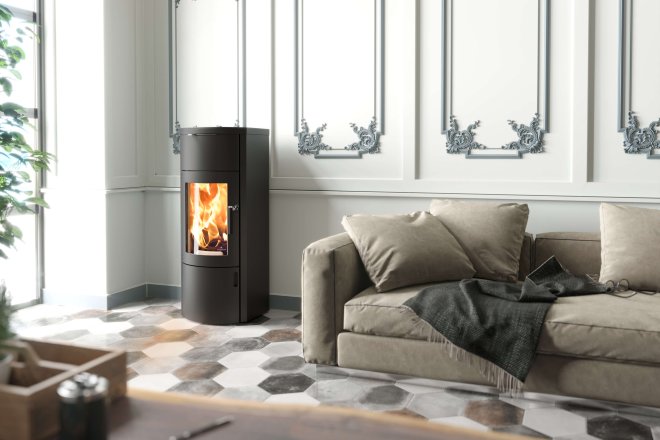 Stufa Bono Xtra foto ambiente con rivestimento in acciaio