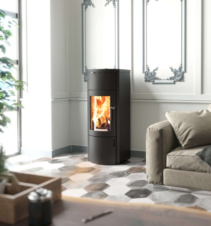 Stufa Bono Xtra foto ambiente con rivestimento in acciaio