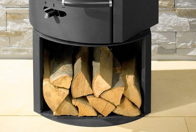 Kaminofen Flok 2.0 Detailansicht Sockel und Drehteller